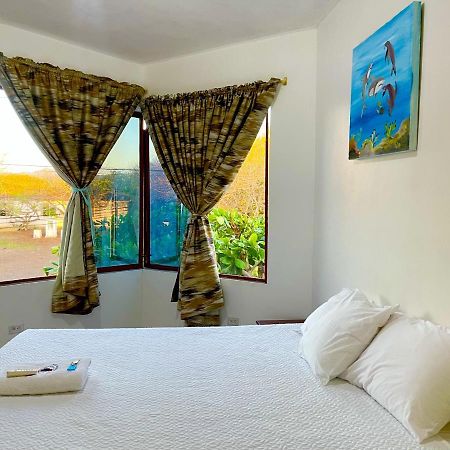 Hostal Vista Al Mar Hotel Puerto Baquerizo Moreno Bagian luar foto