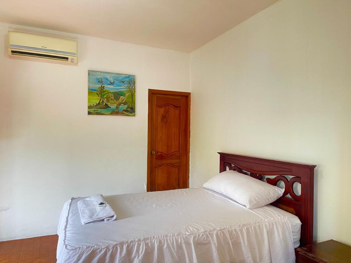 Hostal Vista Al Mar Hotel Puerto Baquerizo Moreno Bagian luar foto