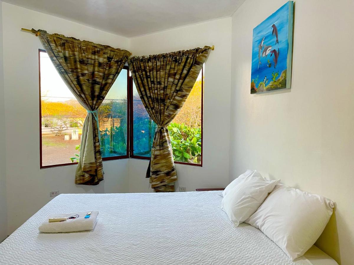 Hostal Vista Al Mar Hotel Puerto Baquerizo Moreno Bagian luar foto