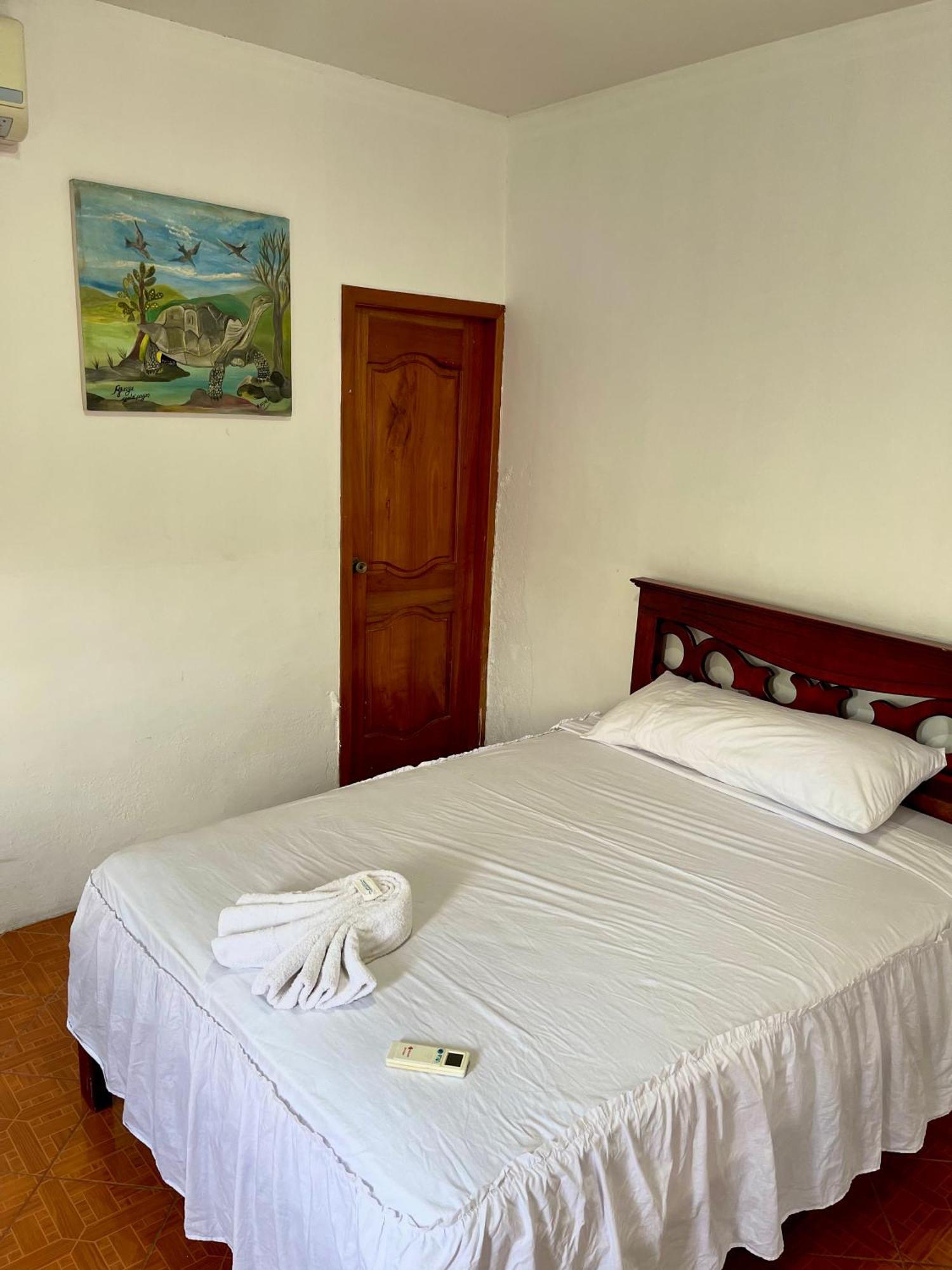 Hostal Vista Al Mar Hotel Puerto Baquerizo Moreno Bagian luar foto